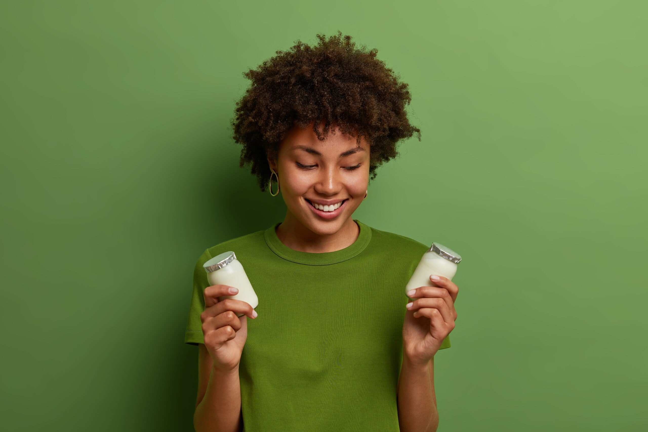 Femme travaillant sur ordinateur